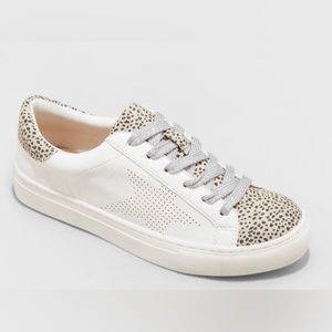 ⭐️Leopard Print Silver Lace Up Sneakers⭐️